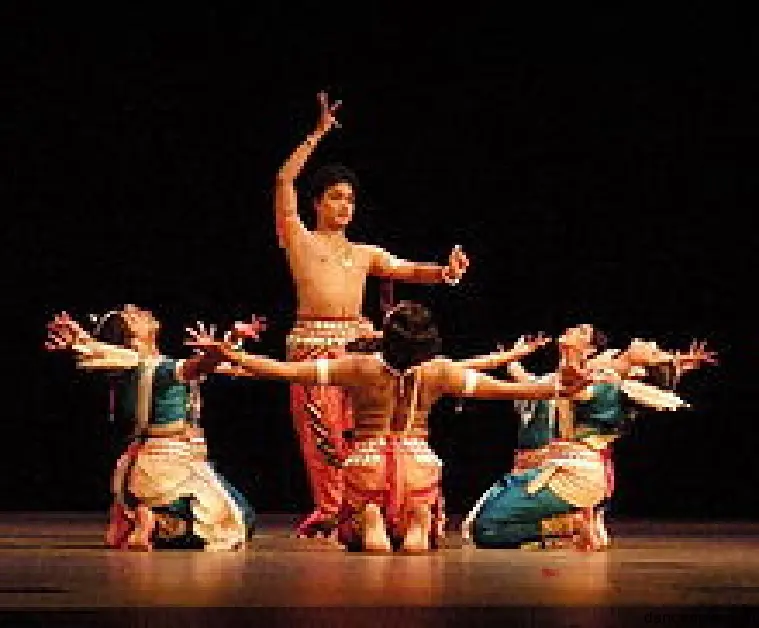 মোচড় নাচ