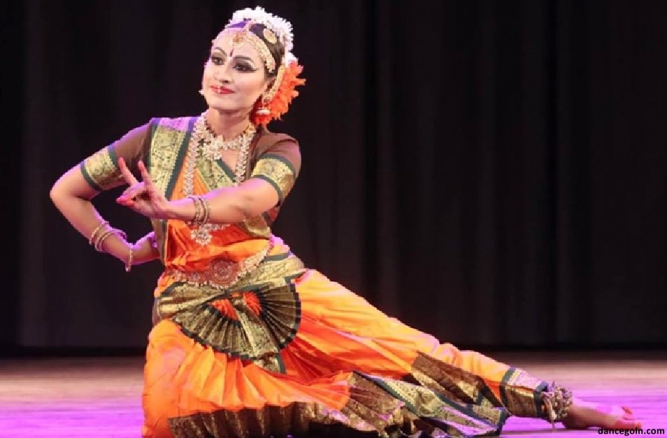 গারো উপজাতির নৃত্য - বিভা সাংমা 3 গারো উপজাতির নৃত্য বিভা সাংমা