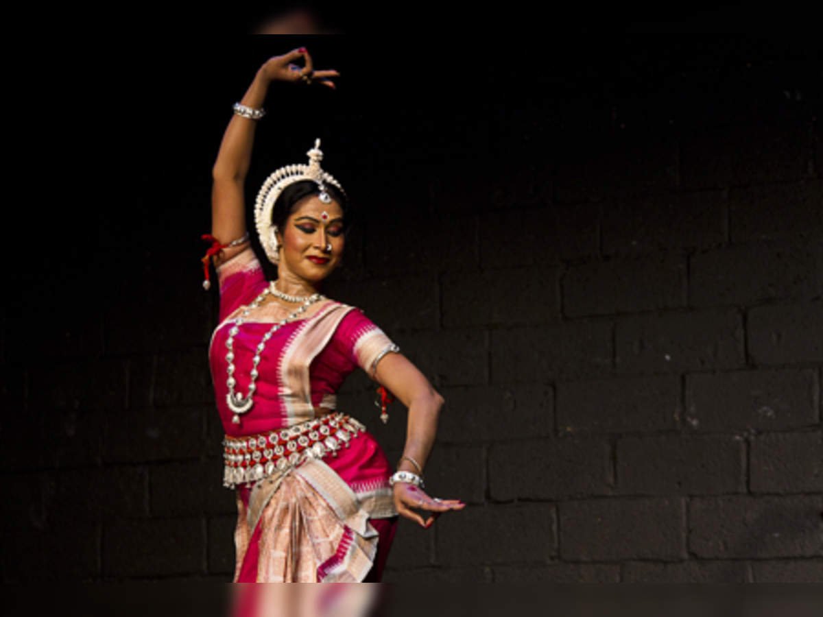 নৃত্যশিল্পের ক্রমবিকাশ ও চর্চা - লায়লা হাসান 2 নৃত্যশিল্পের ক্রমবিকাশ ও চর্চা লায়লা হাসান