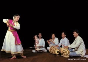 ভারতীয় নৃত্যের ইতিহাস এবং বিভিন্ন ভারতীয় নৃত্য 9 Vidushi Saswati Sen Ji S.N.A Awardee showing the repertoire of Kathak performance ভারতীয় নৃত্যের ইতিহাস এবং বিভিন্ন ভারতীয় নৃত্য