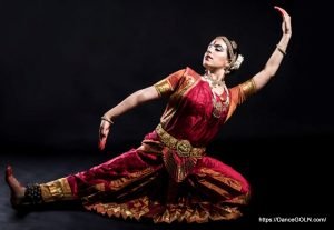 ভরতনাট্যম নৃত্যরত শিল্পী [ Bharatnatym Mudra ]
