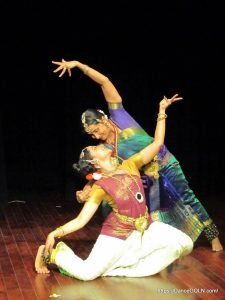 ২০১২ সালে প্রতীক্ষা কাশি ও তাঁর মা গুরু বৈজয়ন্তী কাশি একসাথে নবরস পরিবেশন করছেন Prateeksha Kashi পৃথিবীর সর্বপ্রথম শিল্পকলা-নৃত্যকলা - প্রসেনজিৎ মুখোপাধ্যায়