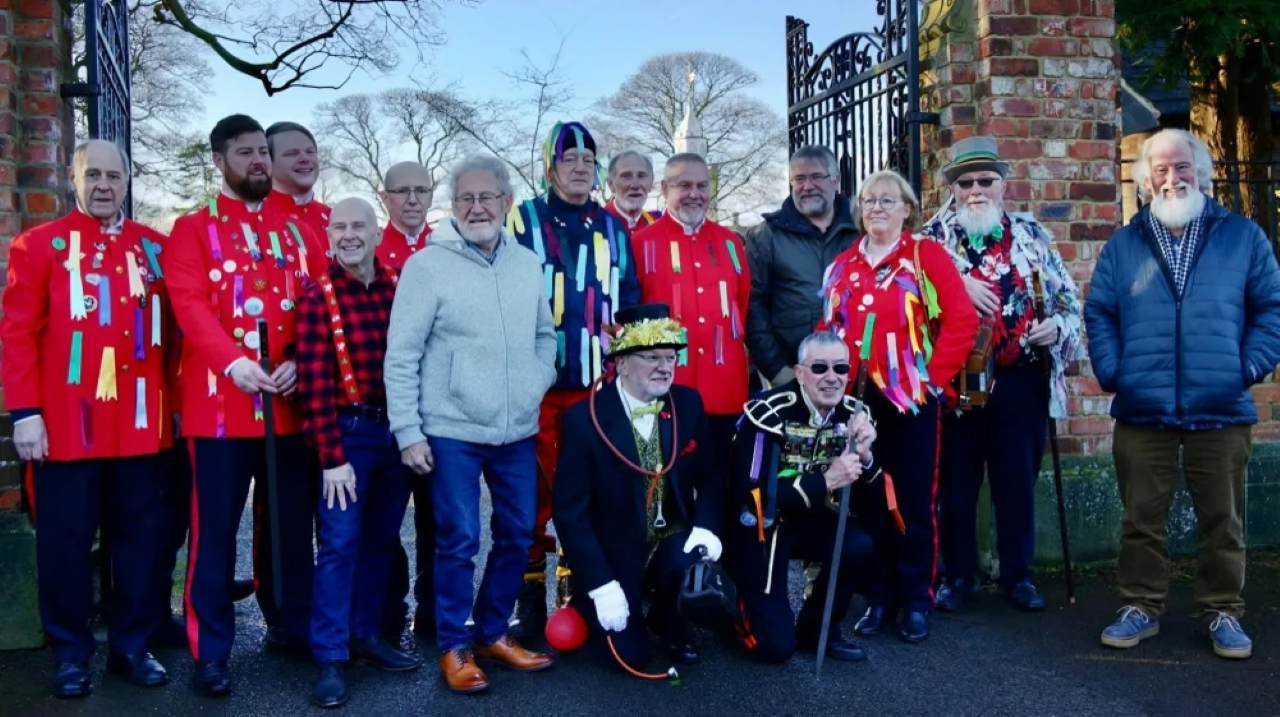 রেডকার লংসোর্ড নৃত্যদল নতুন সদস্য খুঁজছে 1 রেডকার লংসোর্ড নৃত্যদল নতুন সদস্য খুঁজছে প্রাচীন ঐতিহ্য বাঁচানোর জন্য